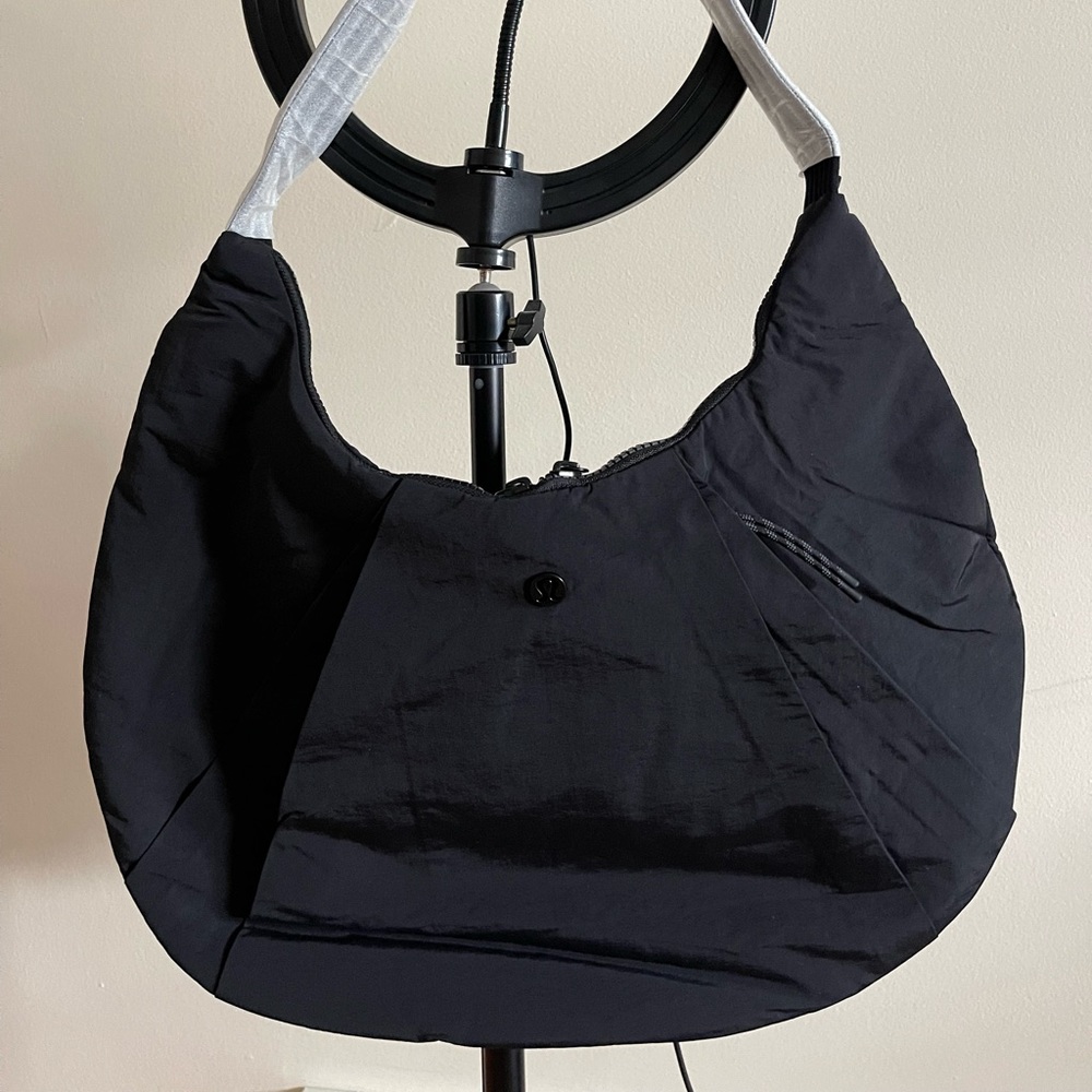 NWT Lululemon Pleated Shoulder Bag 10L Black